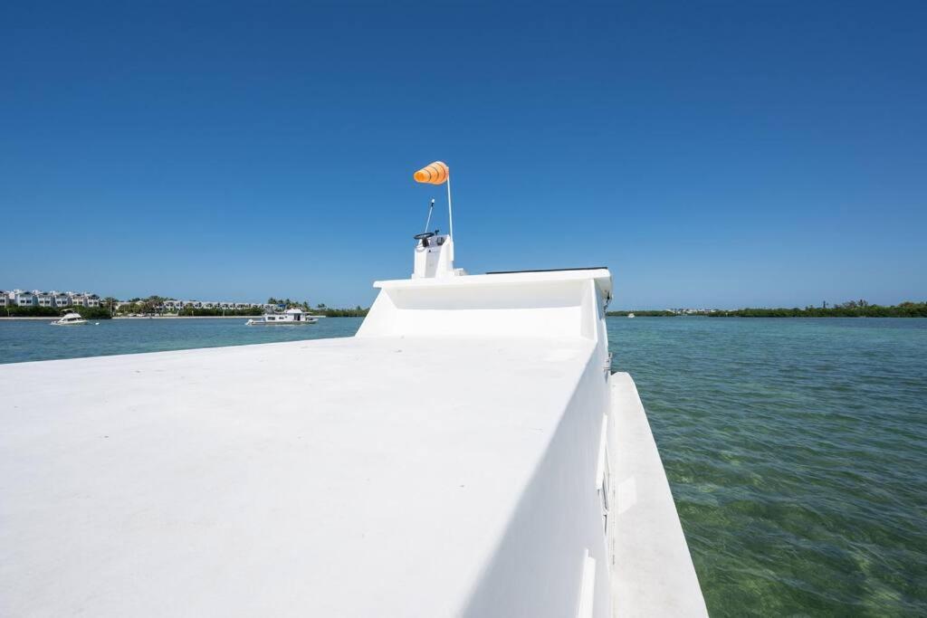 Beautiful Houseboat In Key West Hotel ภายนอก รูปภาพ