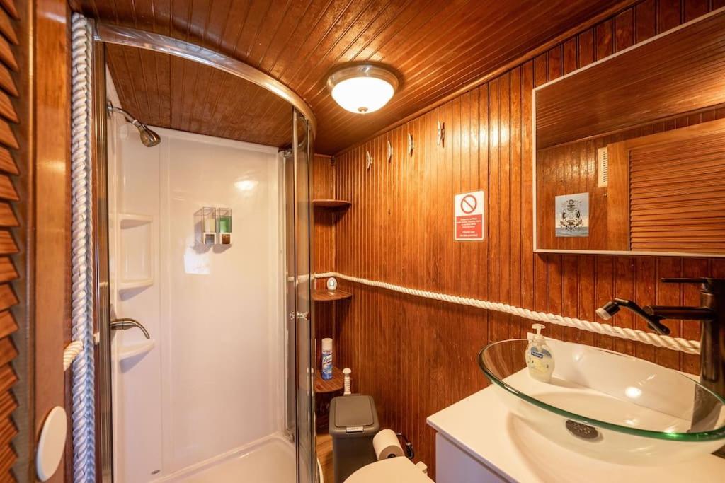Beautiful Houseboat In Key West Hotel ภายนอก รูปภาพ