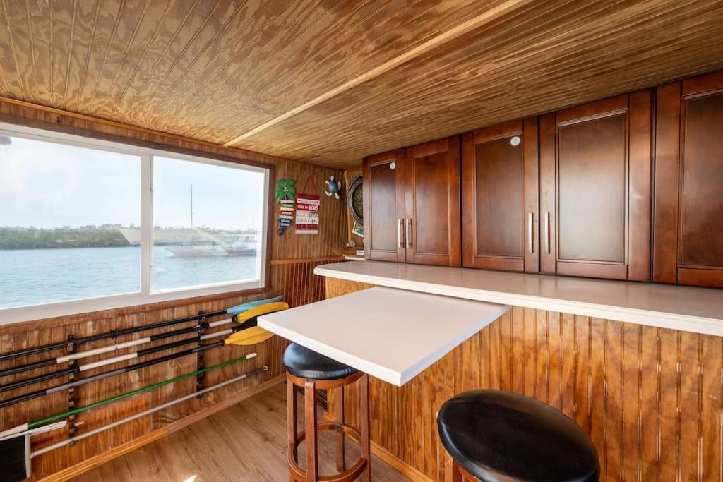 Beautiful Houseboat In Key West Hotel ภายนอก รูปภาพ