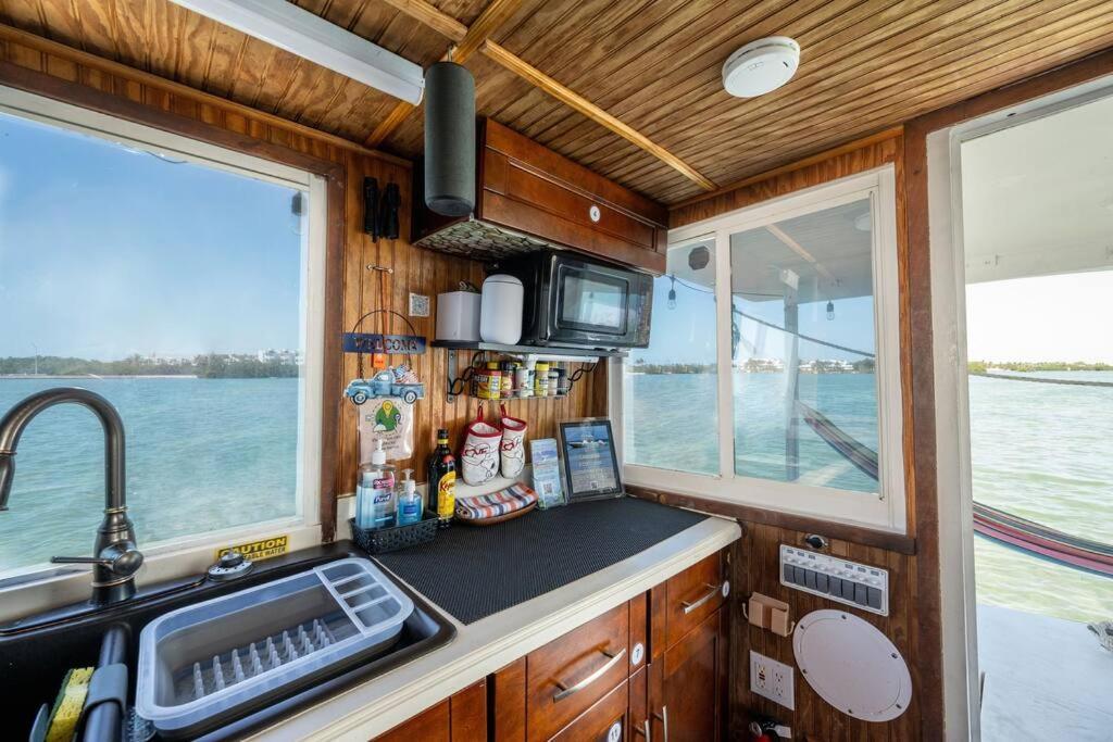Beautiful Houseboat In Key West Hotel ภายนอก รูปภาพ
