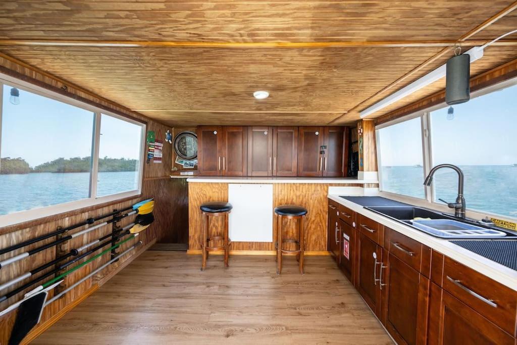Beautiful Houseboat In Key West Hotel ภายนอก รูปภาพ